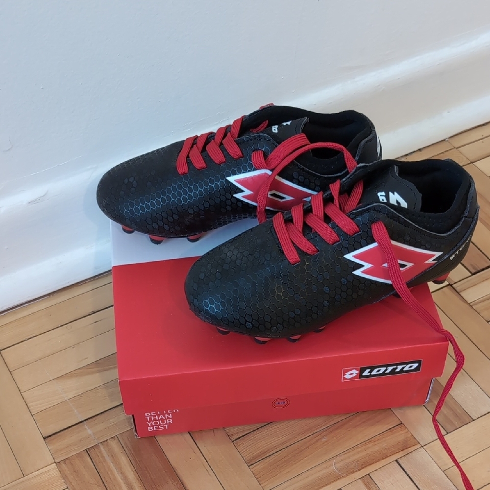 LOTTO Kids Soccer Sneakers with Red Accents Size 13